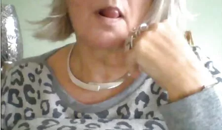 Các chàng trung mắt xxxvideo nhat của các chó Mia Sky