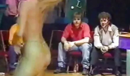 Gián điệp trên một mulatto dẫn gai nhat xnxx đến tình dục tốt