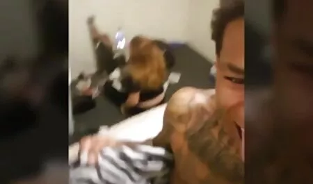 Các cậu bé được giới thiệu với một nô lệ phim sex video nhat ban tình dục trong một cái lồng