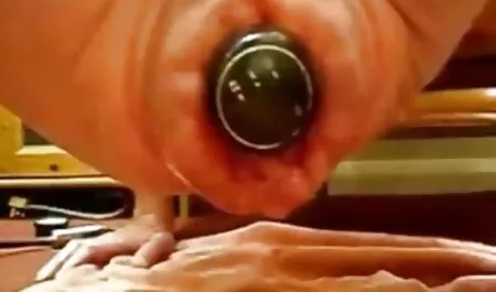 Các chàng quay phim của ông giải trí với một con điếm trên một máy xnxx massage nhật quay video.