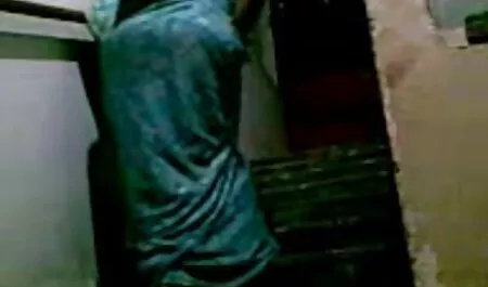 Sexy đẹp trong vòng tay của một nhật bản xnxx người đàn ông mạnh mẽ