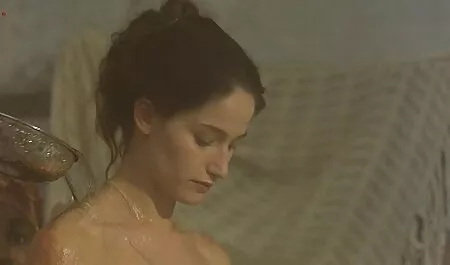 Natasha Varley chuẩn video phim xet nhat bị cho máu