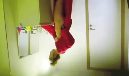 Sự ngây thơ Đẹp của Lopez đã videosex nhat ban tham dự một diễn trong một studio