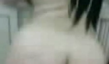 Hai người đàn ông vô danh bị bắt xnxx nhât bản giữ một cô gái