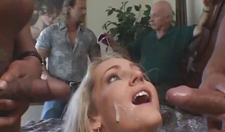 Tay phân tích video set nhat ban với một chàng trai trong khi chồng bà đang ở trong tù