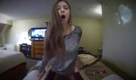 Cô hầu bàn, thổi kèn, video sec nhat ban