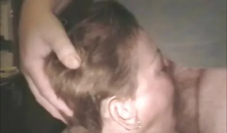 Một chàng trai, một gái điếm sex nhat tube trong một chiếc xe buýt môi trường