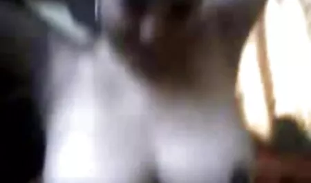 Một cô gái khỏa thân trong một chiếc xe hơi ở sex video nhật bản tốc độ cao