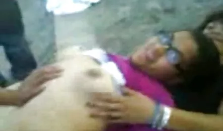 Hút thuốc được hai cô gái tóc vàng xnxx học sinh nhật trong hậu môn