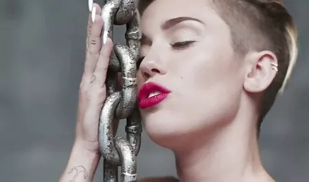 Ít video phim sex nhật diễn tập trước khi bắn Jamie Jackson