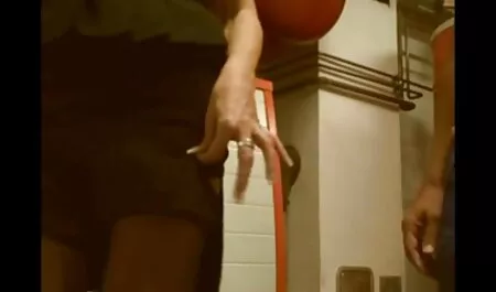 Cái gã trong chiếc mũ video clip sex nhật bản việc tóc đỏ