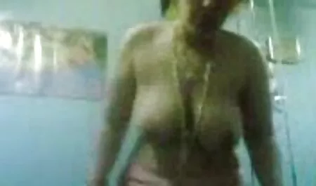 Xinh đẹp, tóc vàng, mình nhảy xnxx học sinh nhật trên dương vật