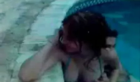 Một người xxx videos nhat đàn ông trẻ mua một con điếm trẻ cho một vài giờ,