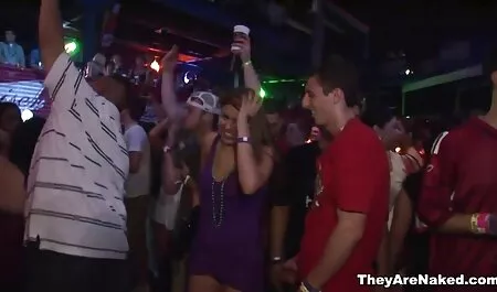 Nhân viên quyến xnxx hoc sinh nhat ban rũ